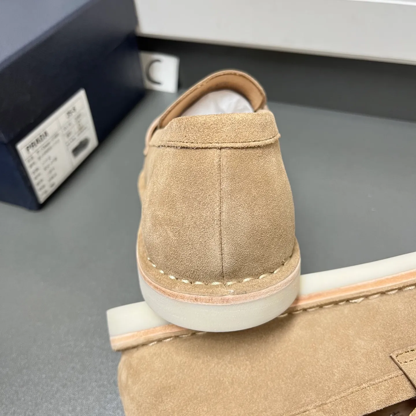 💰840 Prada men’s new suede leather loafers. Made of flocked cow second-layer leather, they combine classic design with handmade details, blending sophistication with casual comfort. Hot-stamped logo on the outside, topstitched seams on the skirt, 1.5cm white rubber sole with leather welt, dyed calfskin lining, silver-labeled cowhide feet, simple and elegant style, comes with a full set of original packaging dust bag! C leather shoe size: 39/40/41/42/43/44 Brown Welcome to order
